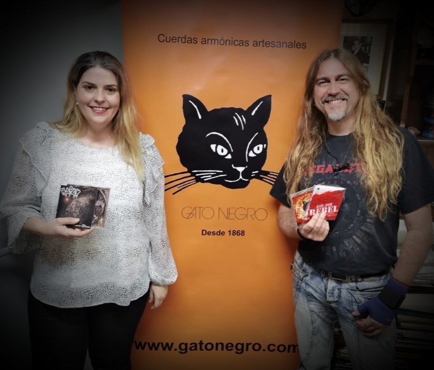 MARIA JOSE LLARIO FERRER (DIRECTORA DE GATO NEGRO) Y OSCAR LECINA